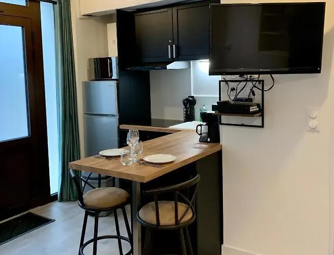 Confortable Dans Le Centre Historique De - 001 Appartement